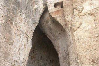 Экскурсия в сиракузы на родину архимеда «Ухо Дионисия» — удивительная пещера фото
